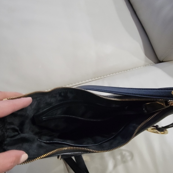 Michael kors crossbody bag with adjustable strap - Picture 4 of 4